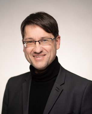Portrait photo of Andreas Hammer