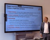 Projekt zur Verbesserung der Transportverbindung zwischen Campus Jungfernsee und Berlin. Es umfasst die Initiierung eines wasserbasierten Transportprojekts, die Beteiligung von 20 Masterstudenten und die Methodik der Datenerhebung sowie die Präsentation der Ergebnisse.