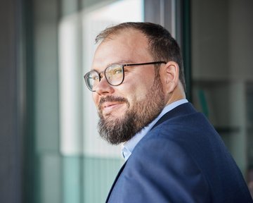 Portrait photo of Dr. Simon Wilhelm-Kolbe, PhD
