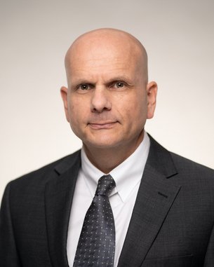 Portrait photo of Carsten Held