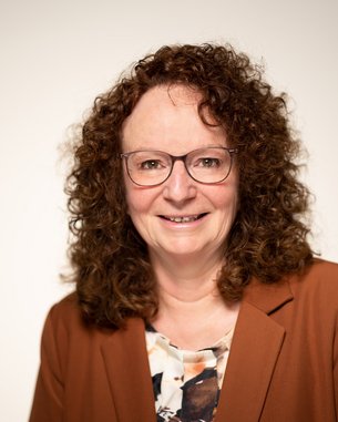 Portrait photo of Iris Ulbrich