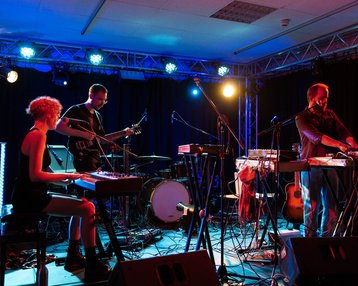 Kategorie Musik studieren SRH University Musik Studierende spielen an der SRH