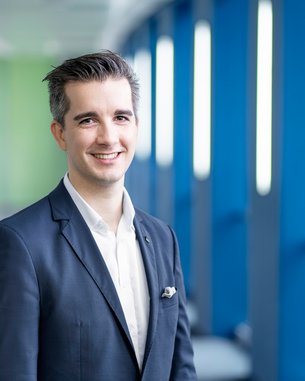 Portraitfoto Adrian Thöny