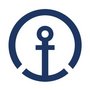 Logo mit einem Anker in einem Kreis, symbolisiert maritime Themen und Dienstleistungen.
