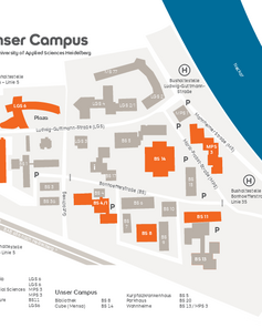 Karte des SRH Campus mit Gebäuden, Parkplätzen und wichtigen Einrichtungen, gekennzeichnet durch orangefarbene Bereiche.