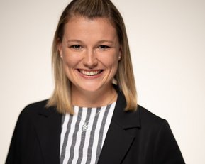 Portrait photo of Prof. Dr. Annika Jahn