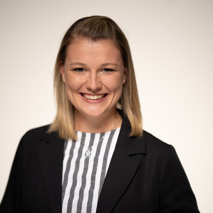 Portrait photo of Prof. Dr. Annika Jahn