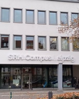 Facade of the SRH Campus Leipzig featuring large windows, an entrance, and a parking lot. On the left, the logo of Enterprise Rent-a-Car is visible.