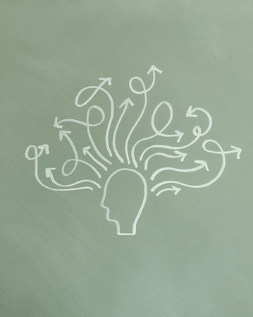 Ein Kopf-Symbol mit zahlreichen Pfeilen, die in verschiedene Richtungen zeigen, symbolisiert Gedanken oder Ideenfluss.